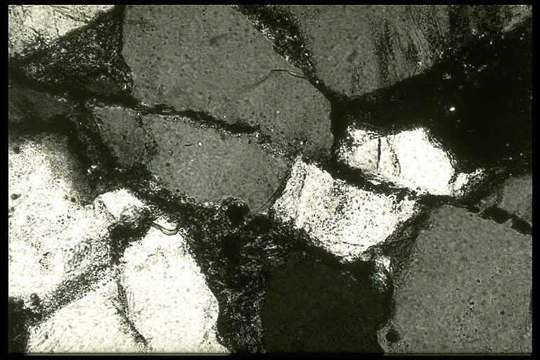 glass-filled fault cutting through quartz grains, pseudotachylite, Azuara impact structure