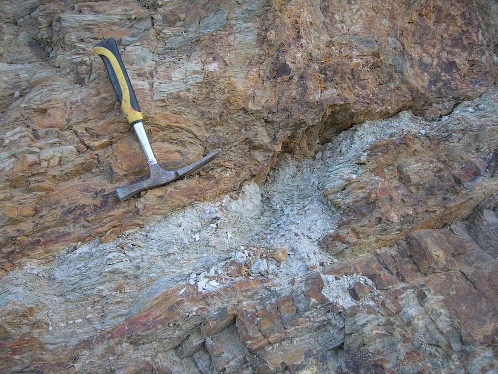 detail of an impact breccia dike in Cambrian siltatone, Autovía Mudéjar, Azuara impact struture