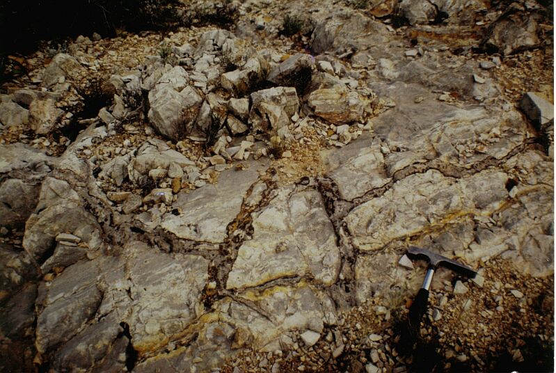 H-type impact breccia dikes, near Belchite, Azuara impact structure