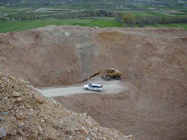 temporary quarry having uncovered suevite; Barrachina, Rubielos de la Cérida impact basin