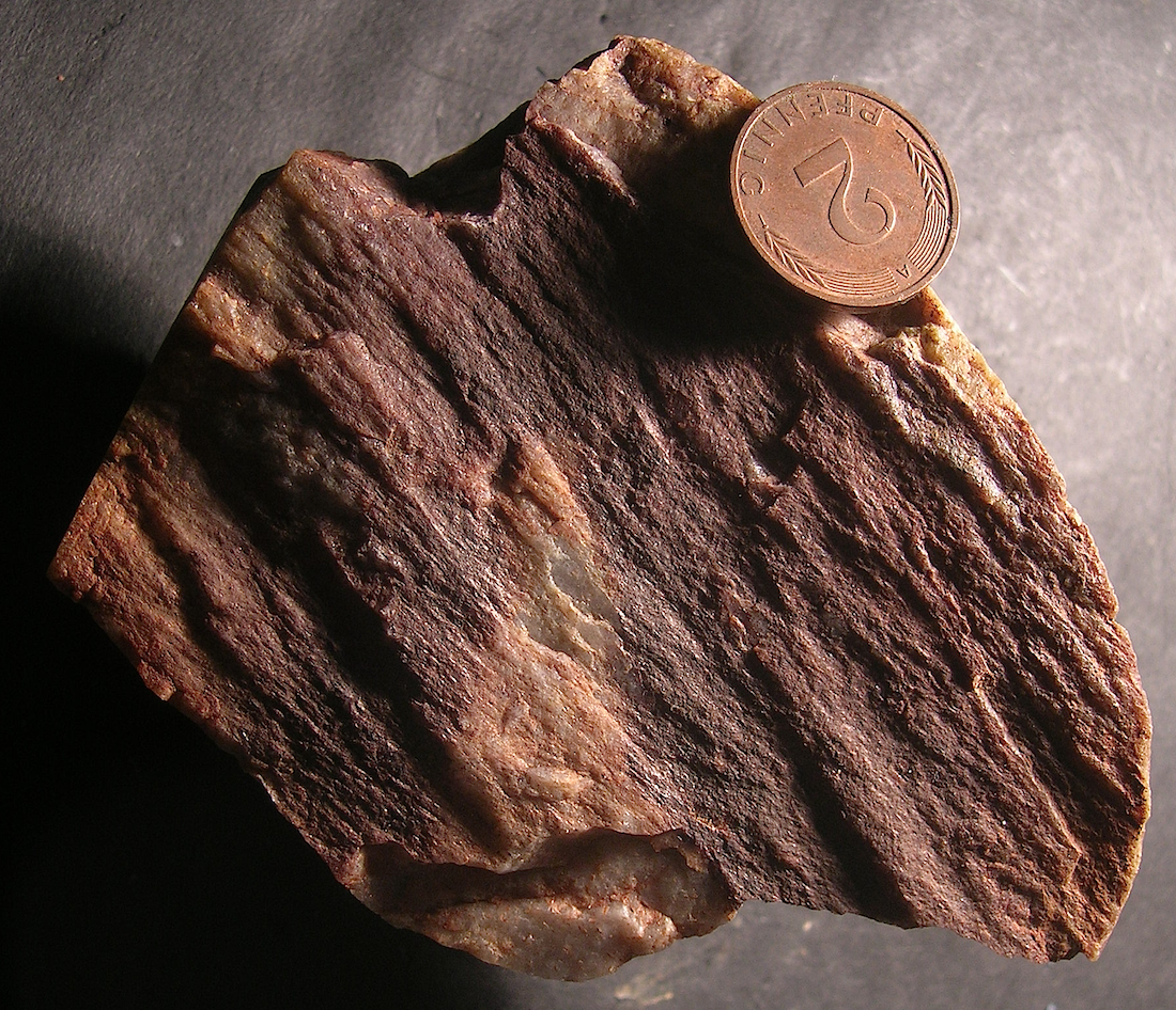 shatter cleavage in shocked quartzite cobbles, Azuara/Rubielos da la Cérida impact structures, Spain