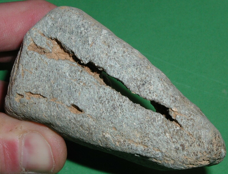amphiboliet cobble from the Chiemgau impact showing a distinct shock spallation fracture