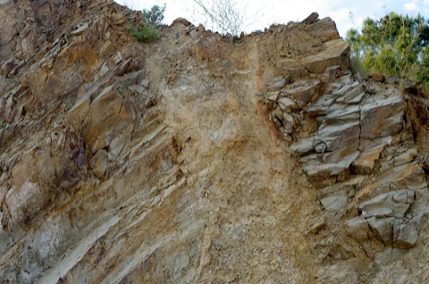 impact breccia dike cutting through Paleozoic siltstones Lechago Rubielos de la Cérida impact