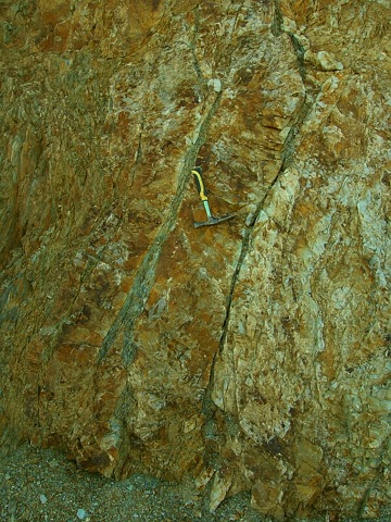 System of impact breccia dikes cutting Paleozoic silicate rocks. Autovía Mudéjar Azuara impact