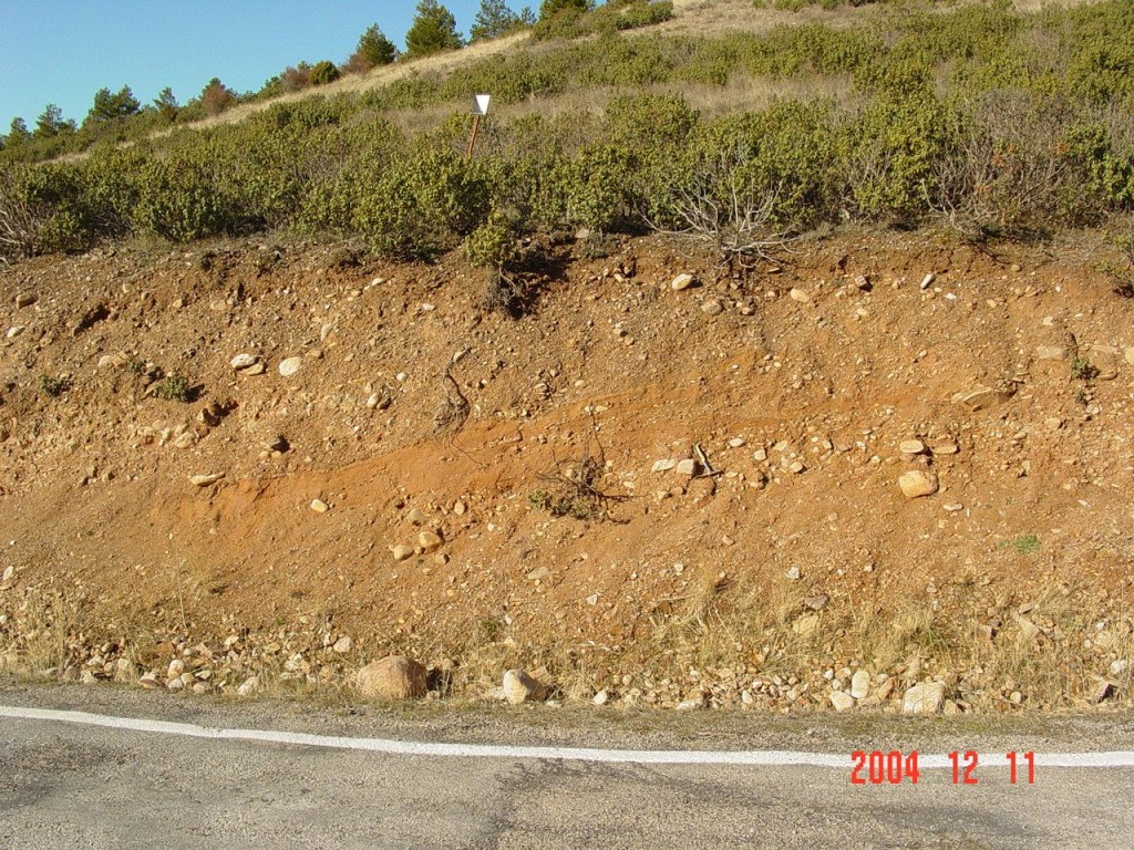 exposure of the Pelarda Fm. ejecta, sandy layer intercalated, Azuara impact structure