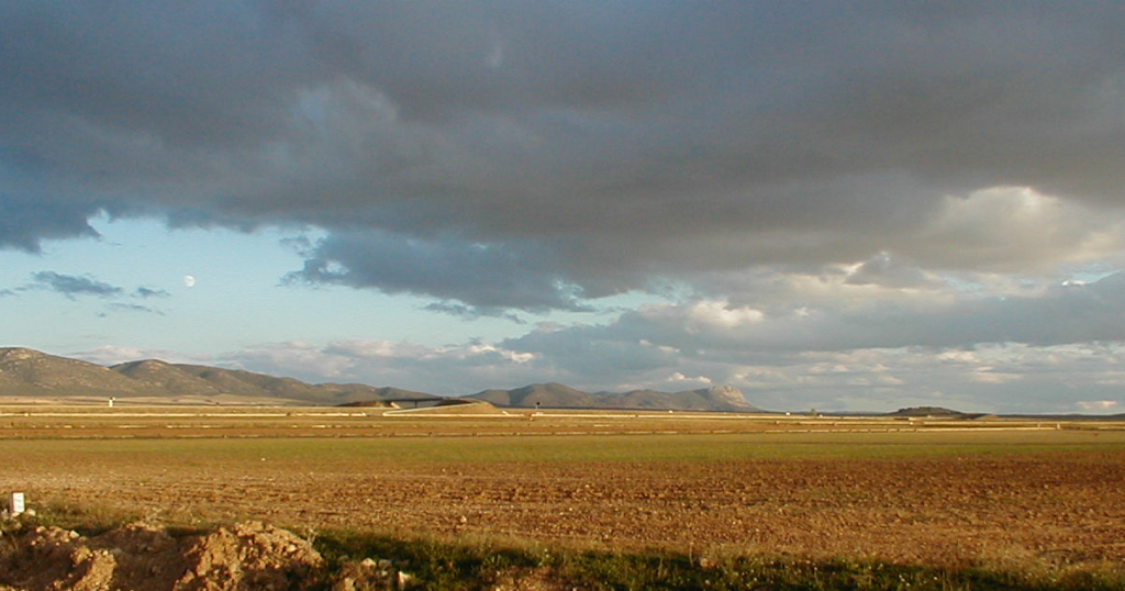 photo of the central uplift chain of the Rubielos de la Cérida impact basin